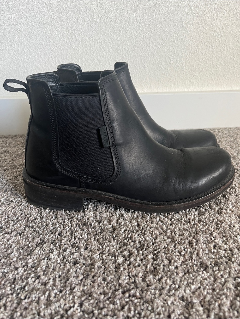 Keen black boots